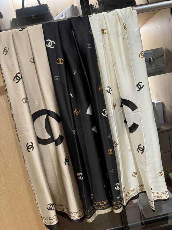 Chanel silk scarf 180X90cm E030129